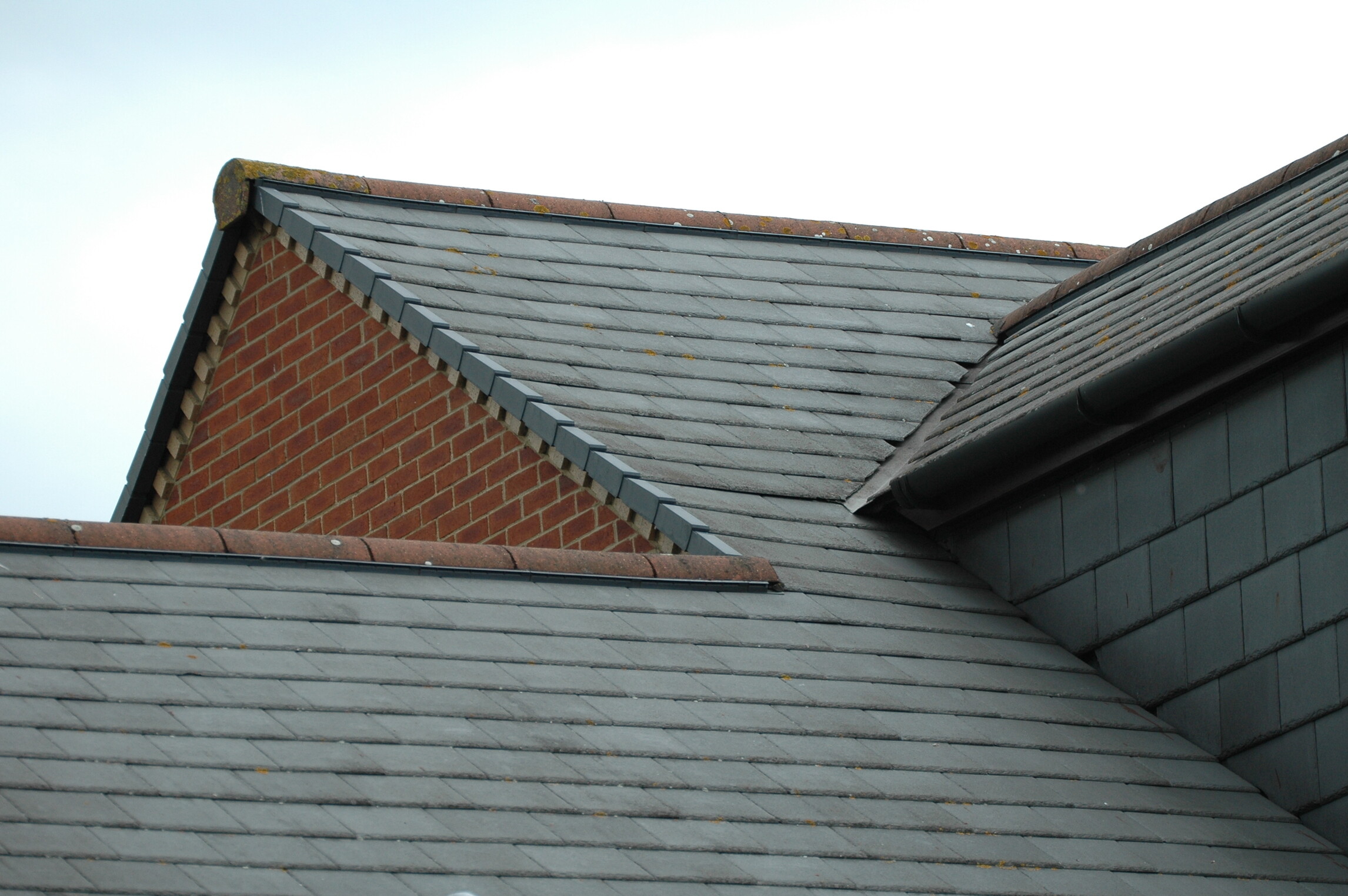 屋根の葺き替えで住まいを保護の写真